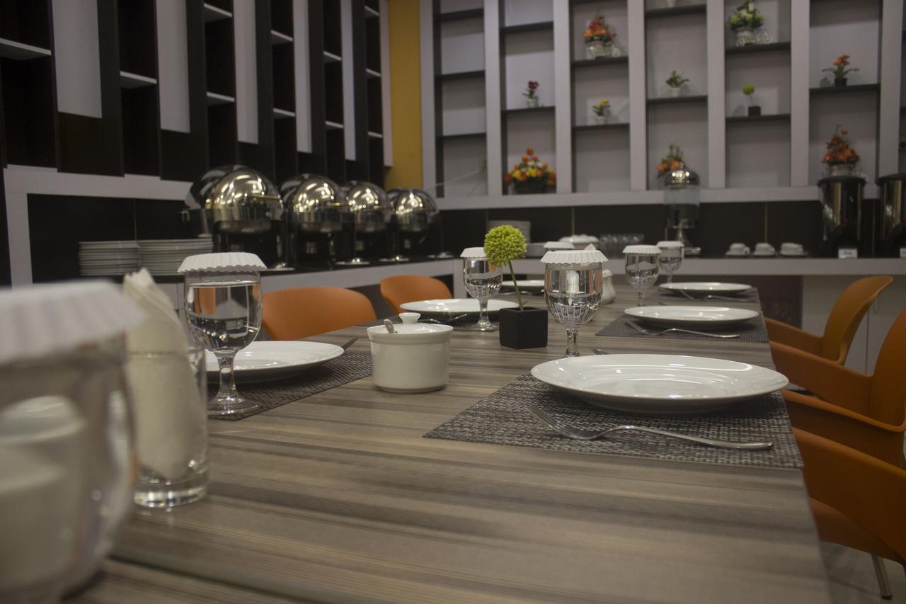 Painan Hannah Hotel Syariah מראה חיצוני תמונה