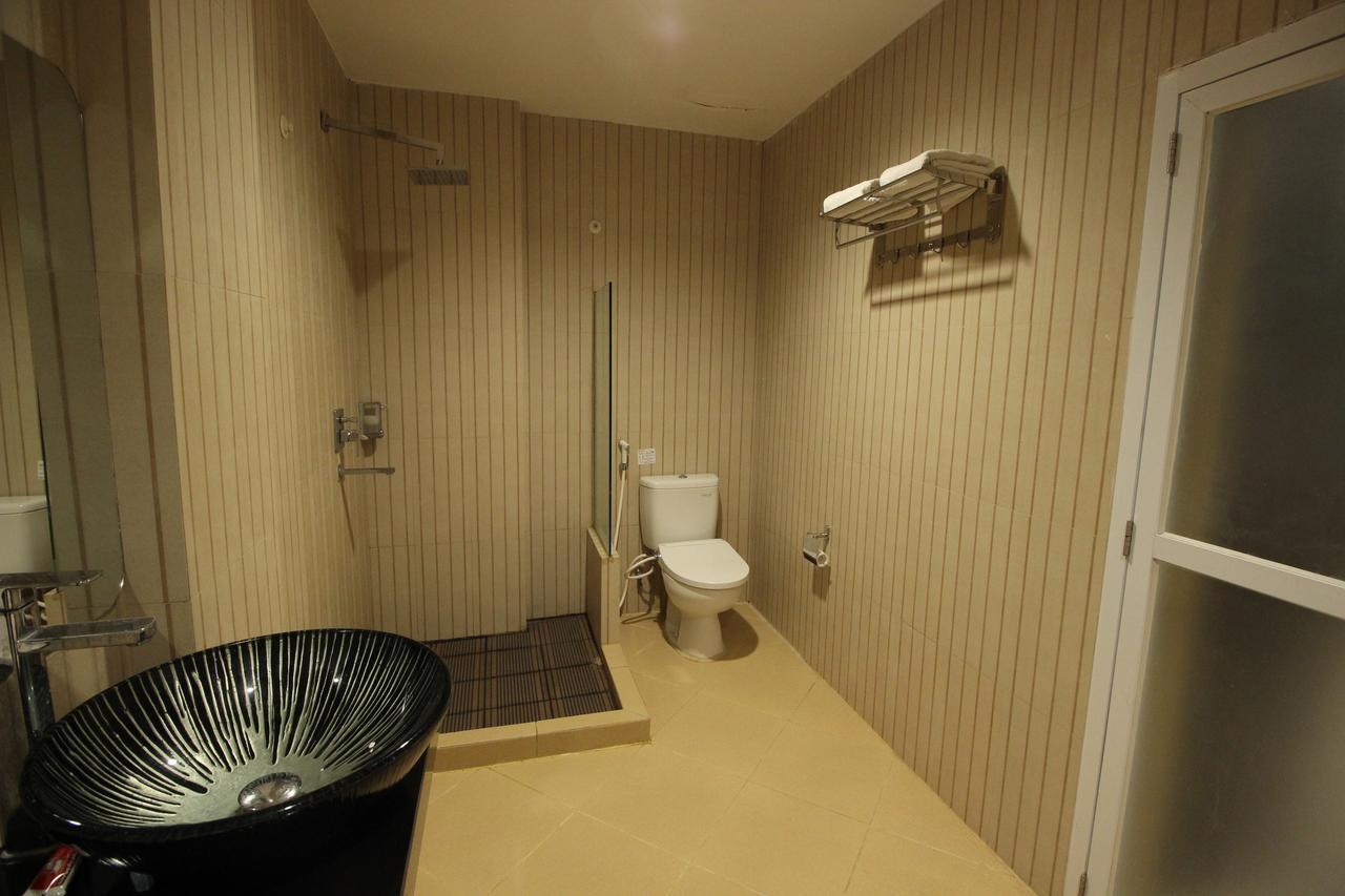 Painan Hannah Hotel Syariah מראה חיצוני תמונה